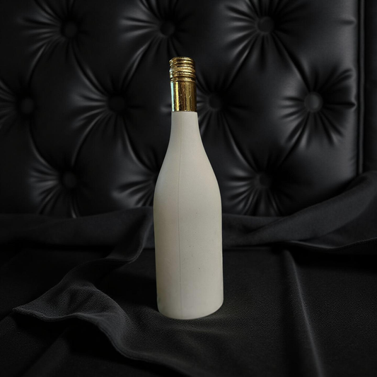 Handgegossene Deko-Weinflasche aus weißem Gips mit vergoldetem Verschluss- walchstreet Skulptur "Le Minuit"